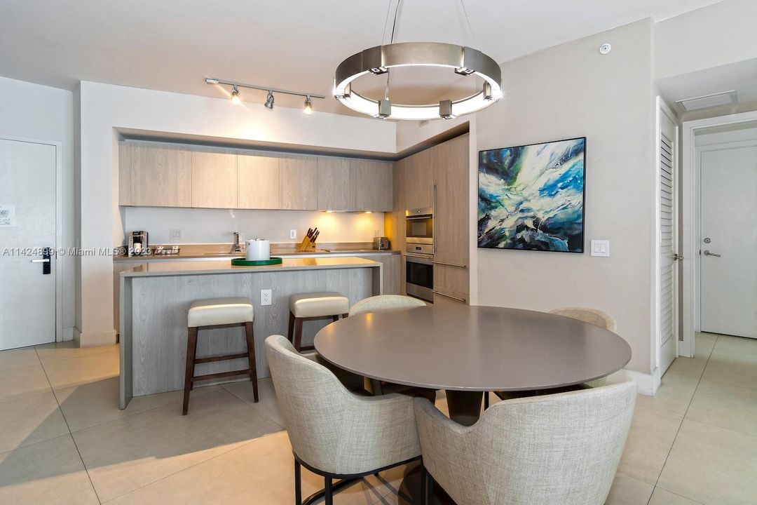 Recently Sold: $674,500 (1 beds, 1 baths, 841 Square Feet)