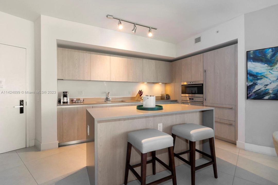 Recently Sold: $674,500 (1 beds, 1 baths, 841 Square Feet)