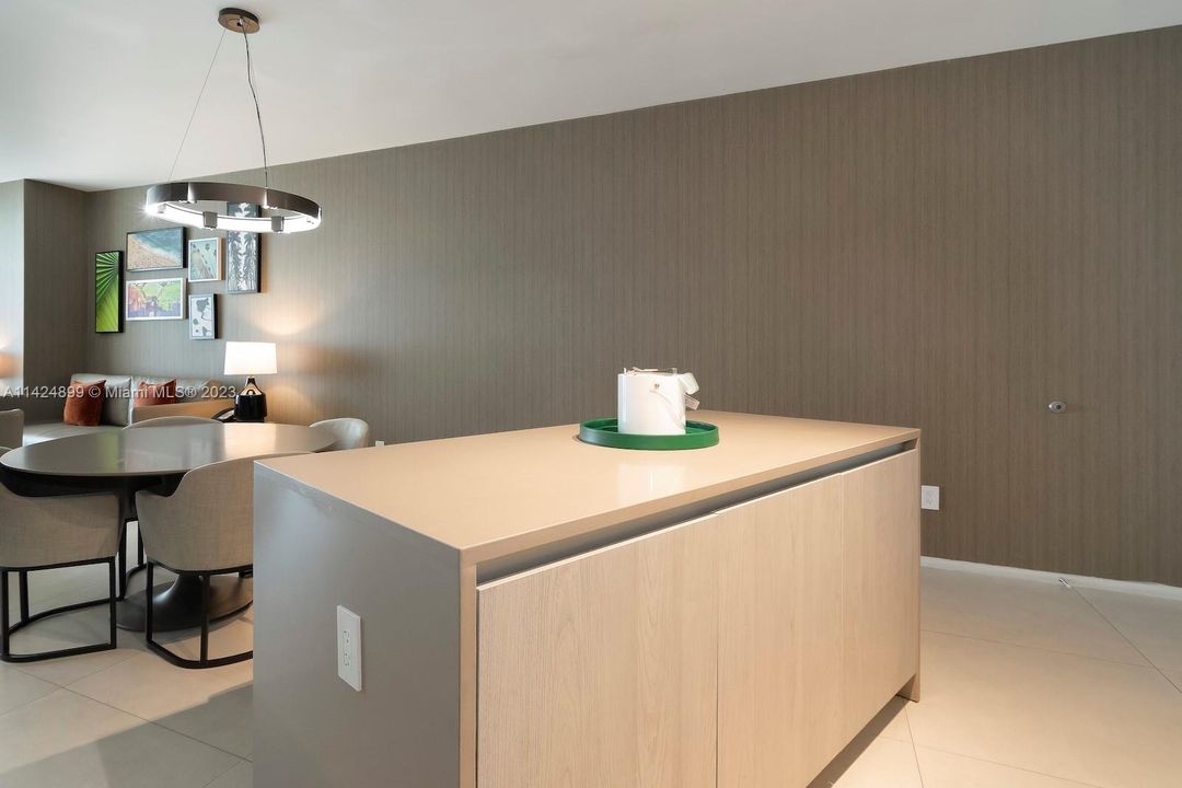 Recently Sold: $674,500 (1 beds, 1 baths, 841 Square Feet)