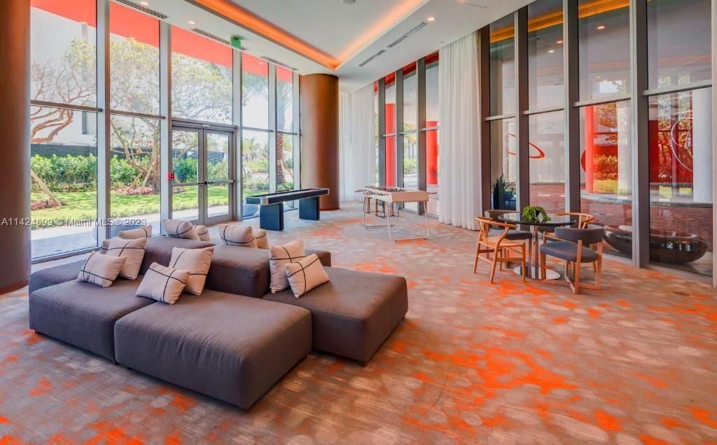 Recently Sold: $674,500 (1 beds, 1 baths, 841 Square Feet)