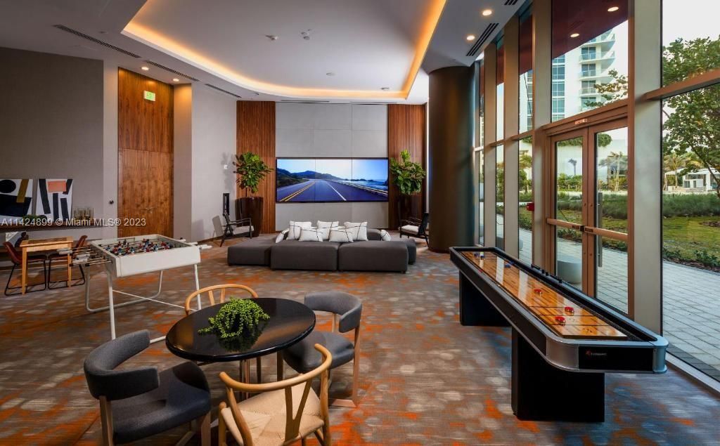 Recently Sold: $674,500 (1 beds, 1 baths, 841 Square Feet)