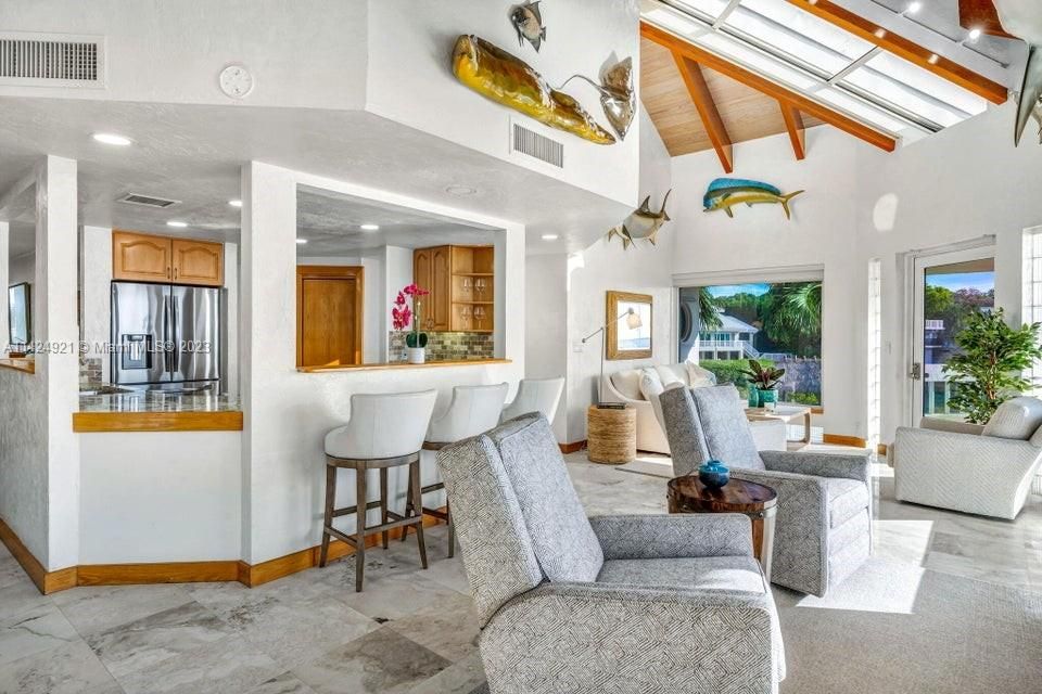 Recently Sold: $3,375,000 (2 beds, 2 baths, 2319 Square Feet)