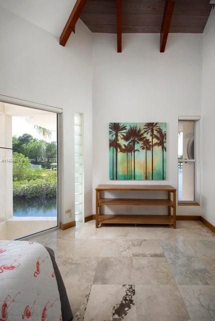 Recently Sold: $3,375,000 (2 beds, 2 baths, 2319 Square Feet)