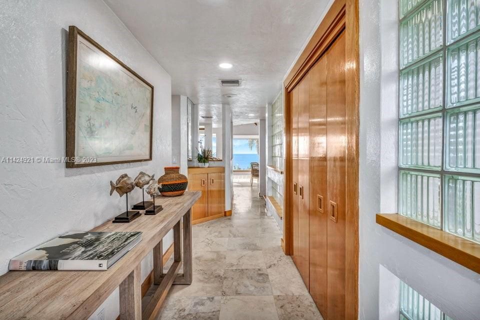 Recently Sold: $3,375,000 (2 beds, 2 baths, 2319 Square Feet)