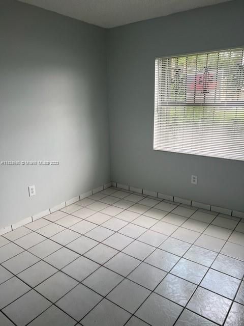 Recently Rented: $2,500 (2 beds, 2 baths, 775 Square Feet)