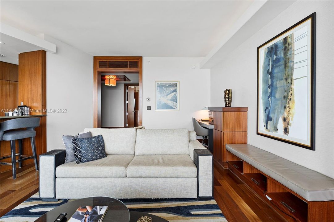 最近售出: $1,975,000 (1 贝兹, 1 浴室, 1147 平方英尺)