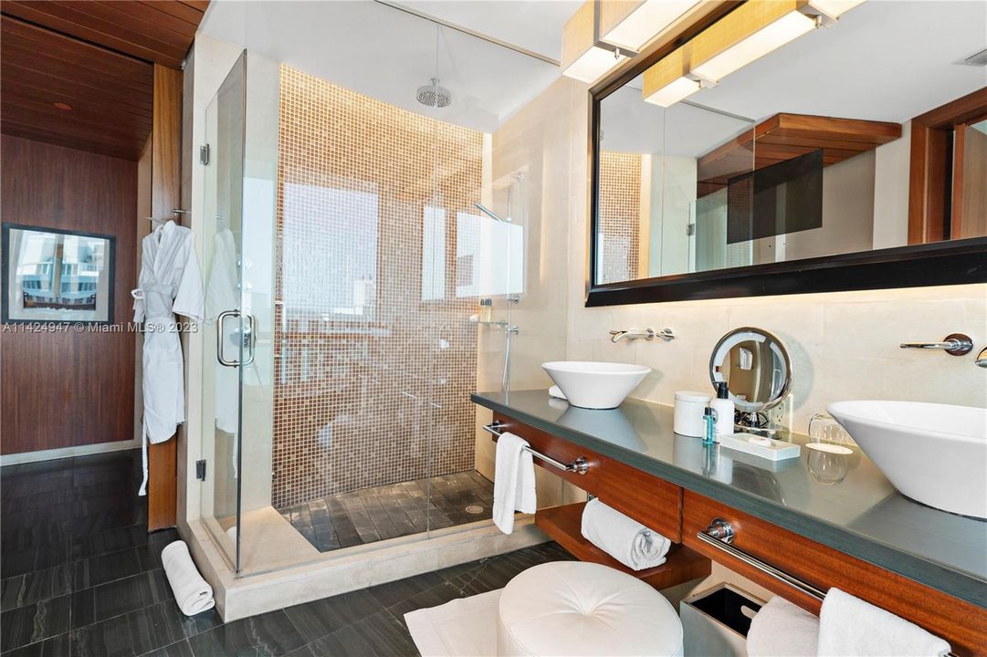 最近售出: $1,975,000 (1 贝兹, 1 浴室, 1147 平方英尺)