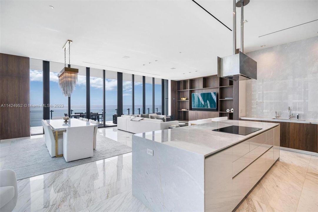 Recently Sold: $6,000,000 (3 beds, 3 baths, 3195 Square Feet)