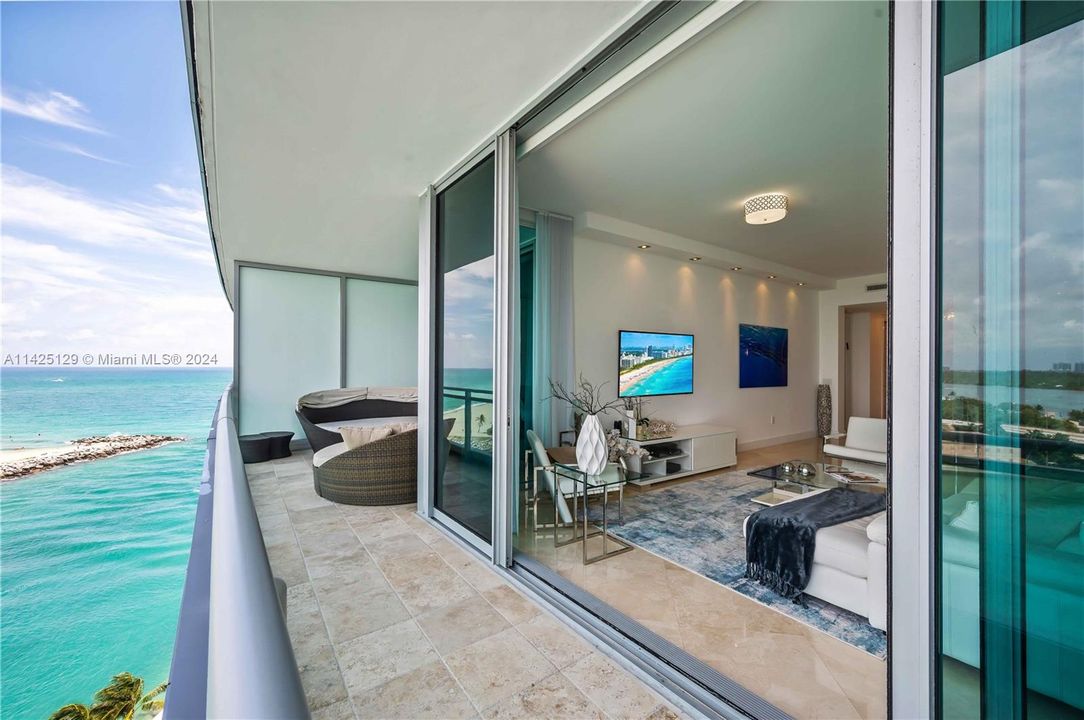 Recently Sold: $3,200,000 (2 beds, 2 baths, 2009 Square Feet)