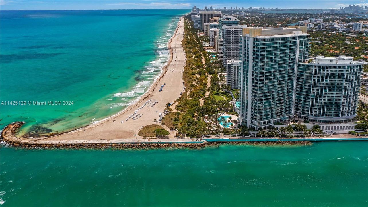 Recently Sold: $3,200,000 (2 beds, 2 baths, 2009 Square Feet)