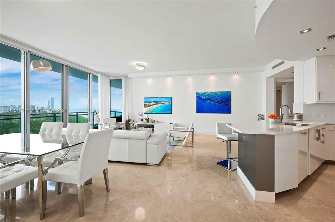 Recently Sold: $3,200,000 (2 beds, 2 baths, 2009 Square Feet)