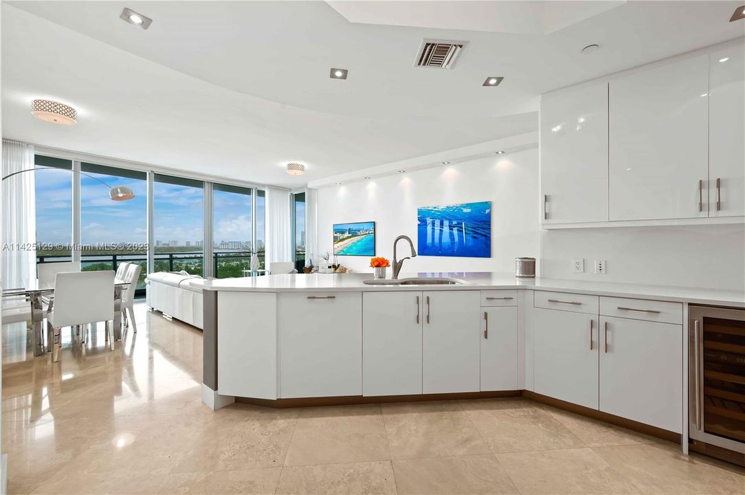 Recently Sold: $3,200,000 (2 beds, 2 baths, 2009 Square Feet)