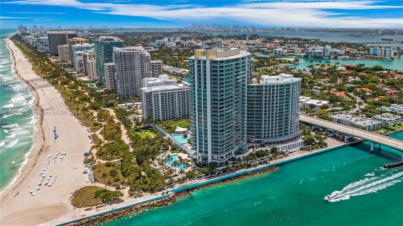 Recently Sold: $3,200,000 (2 beds, 2 baths, 2009 Square Feet)