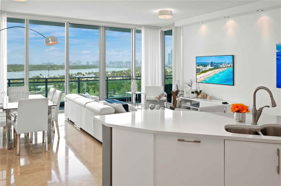 Recently Sold: $3,200,000 (2 beds, 2 baths, 2009 Square Feet)