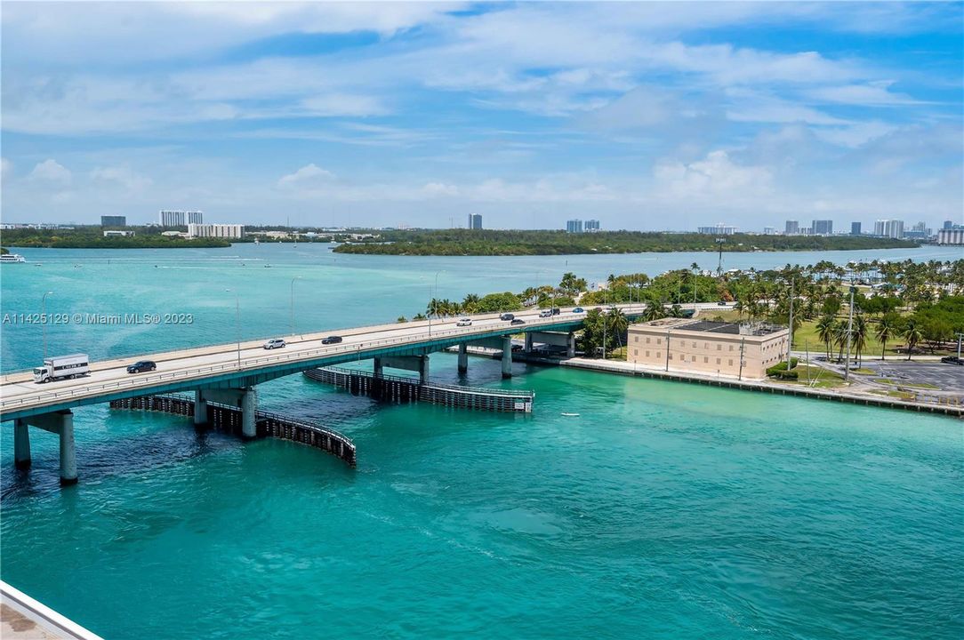 Recently Sold: $3,200,000 (2 beds, 2 baths, 2009 Square Feet)