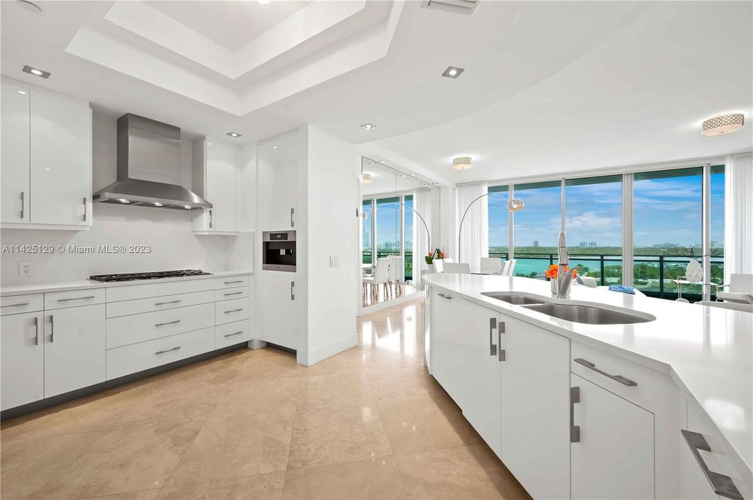 Recently Sold: $3,200,000 (2 beds, 2 baths, 2009 Square Feet)