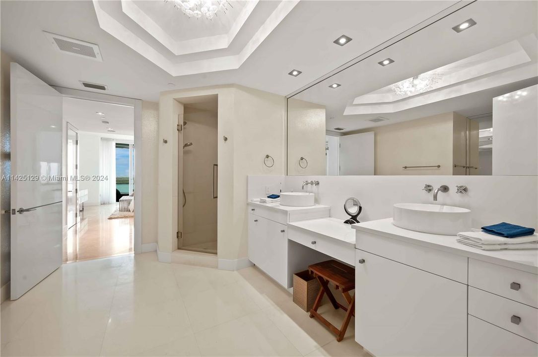 Recently Sold: $3,200,000 (2 beds, 2 baths, 2009 Square Feet)