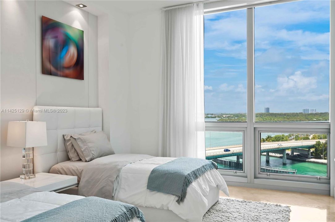 Recently Sold: $3,200,000 (2 beds, 2 baths, 2009 Square Feet)