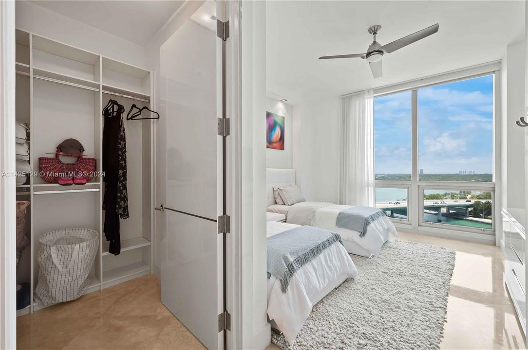 Recently Sold: $3,200,000 (2 beds, 2 baths, 2009 Square Feet)