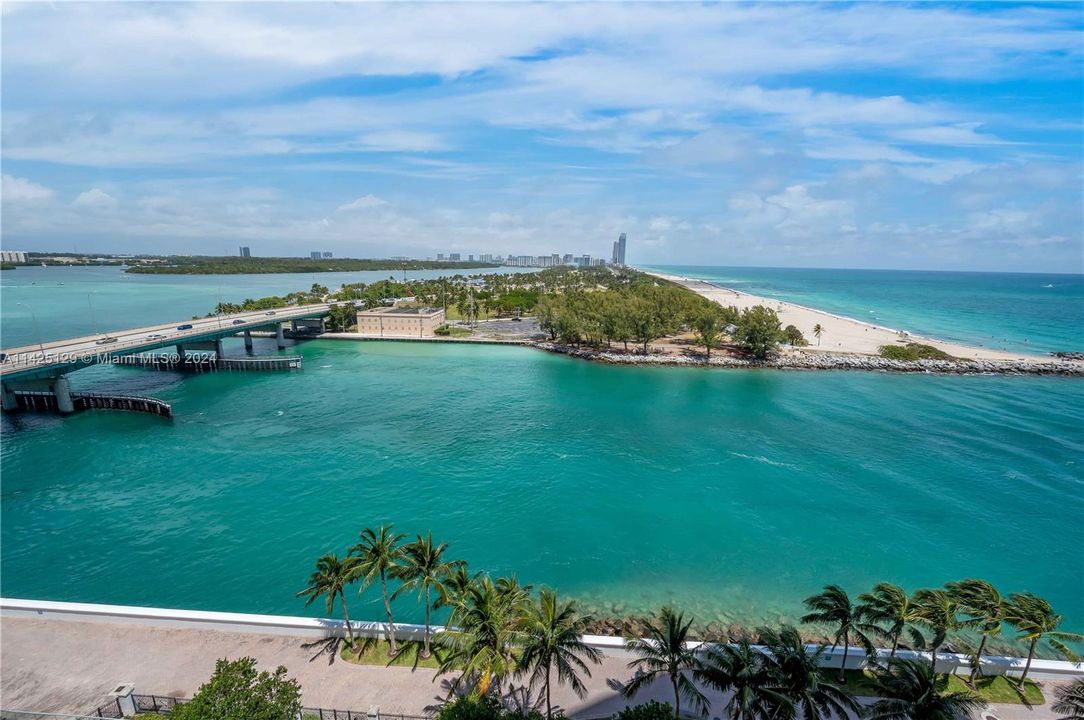 Recently Sold: $3,200,000 (2 beds, 2 baths, 2009 Square Feet)