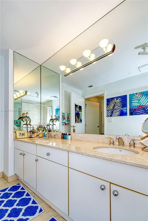 最近售出: $2,990,000 (2 贝兹, 2 浴室, 2160 平方英尺)