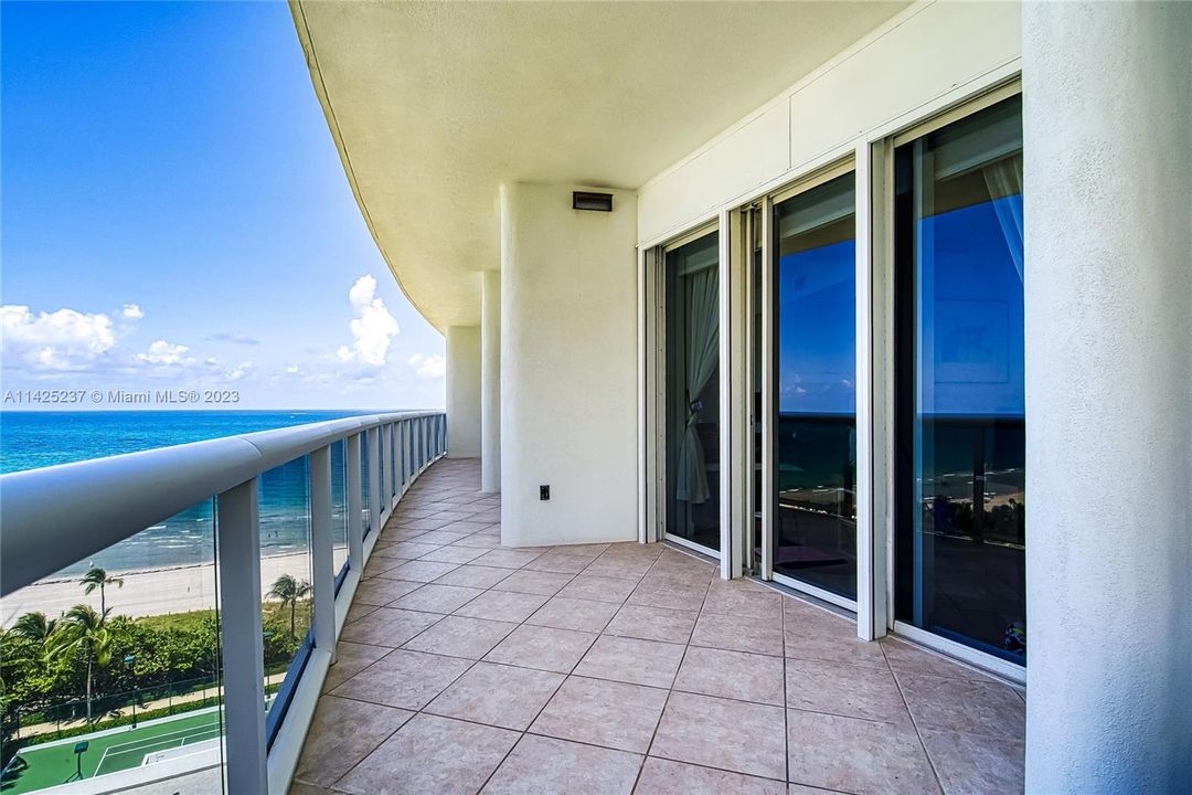 最近售出: $2,990,000 (2 贝兹, 2 浴室, 2160 平方英尺)