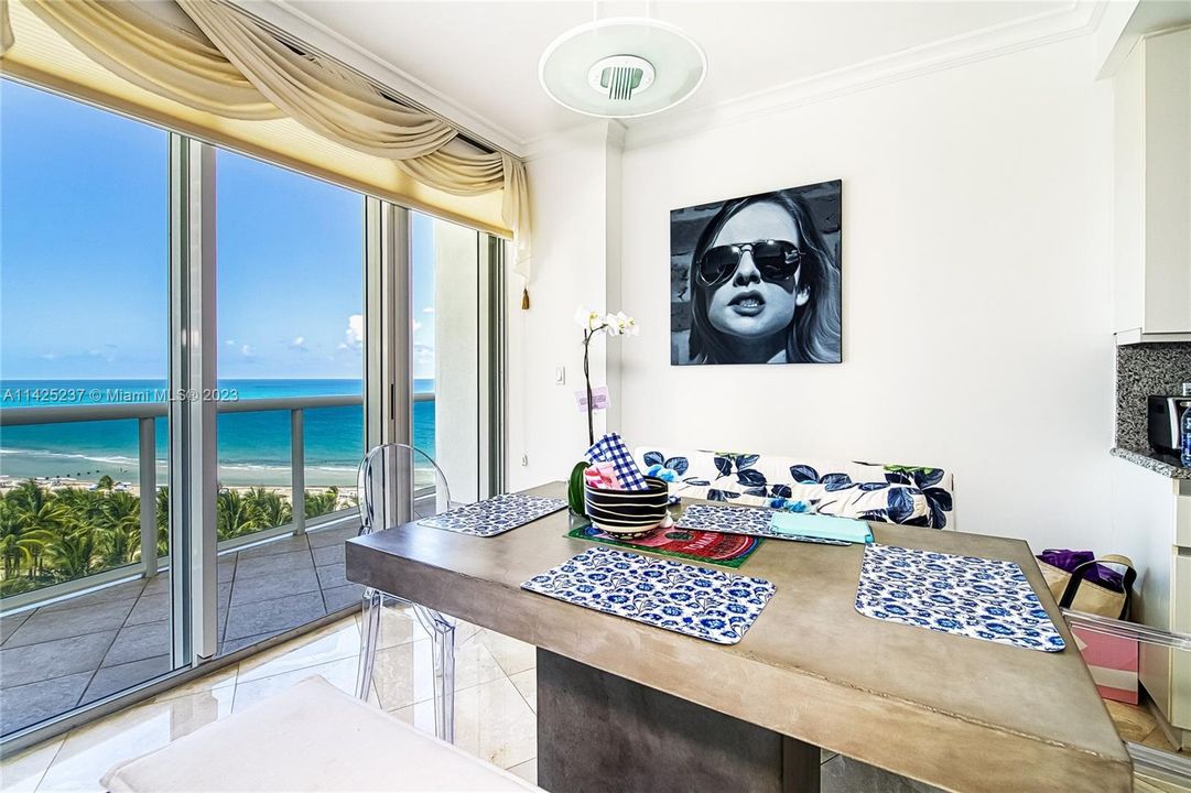 最近售出: $2,990,000 (2 贝兹, 2 浴室, 2160 平方英尺)