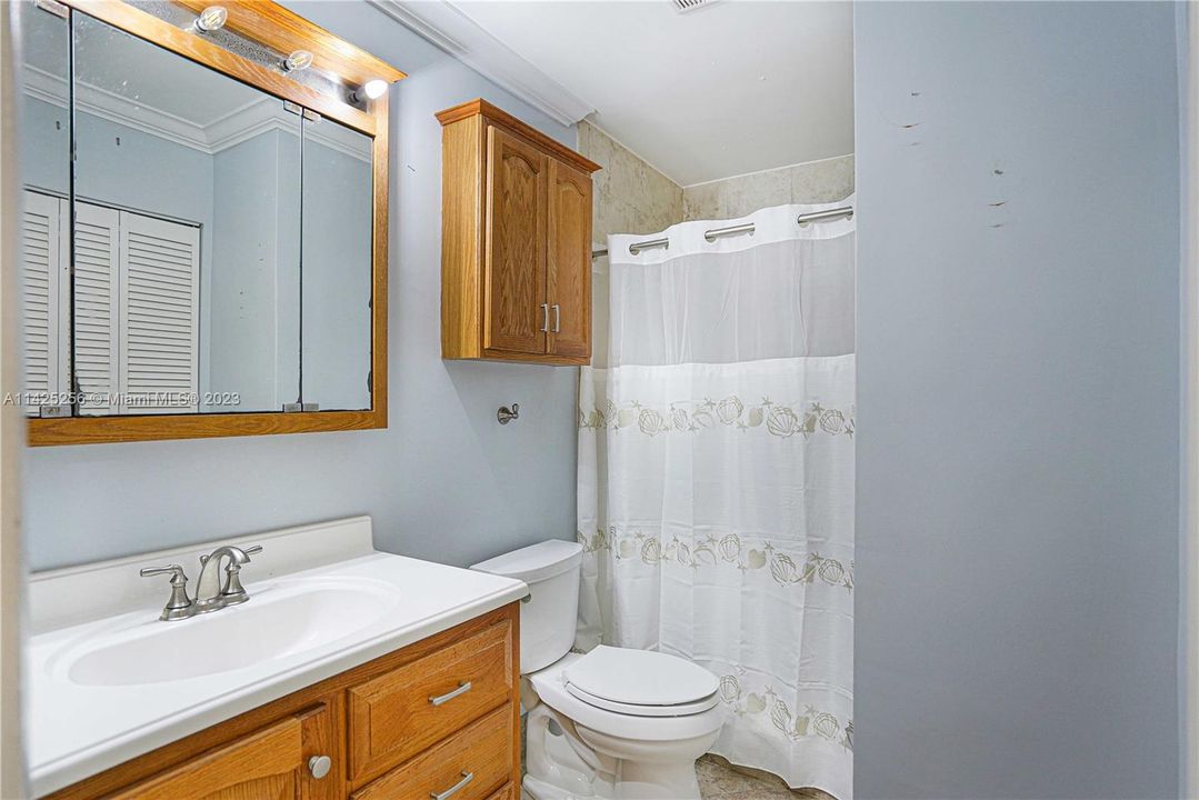 最近售出: $830,000 (3 贝兹, 2 浴室, 1372 平方英尺)
