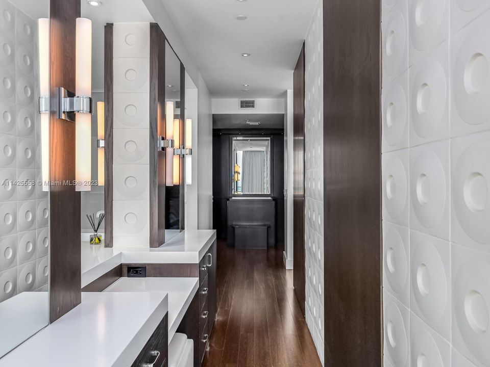 Недавно продано: $5,450,000 (5 спален, 6 ванн, 5792 Квадратных фут)