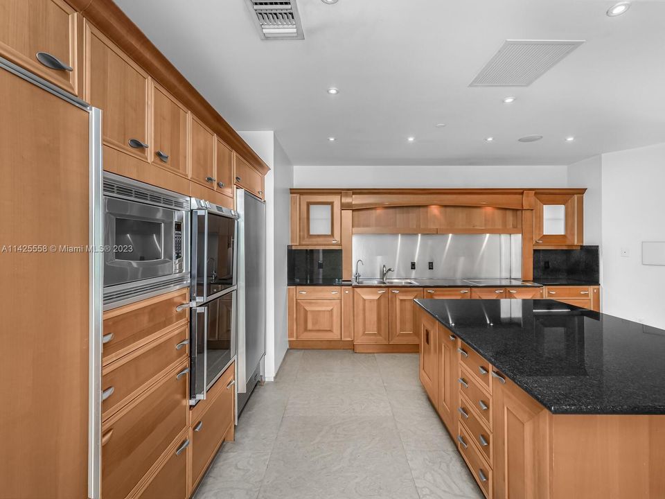 Недавно продано: $5,450,000 (5 спален, 6 ванн, 5792 Квадратных фут)