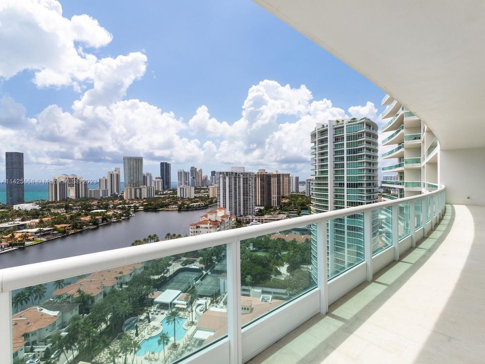 Недавно продано: $5,450,000 (5 спален, 6 ванн, 5792 Квадратных фут)