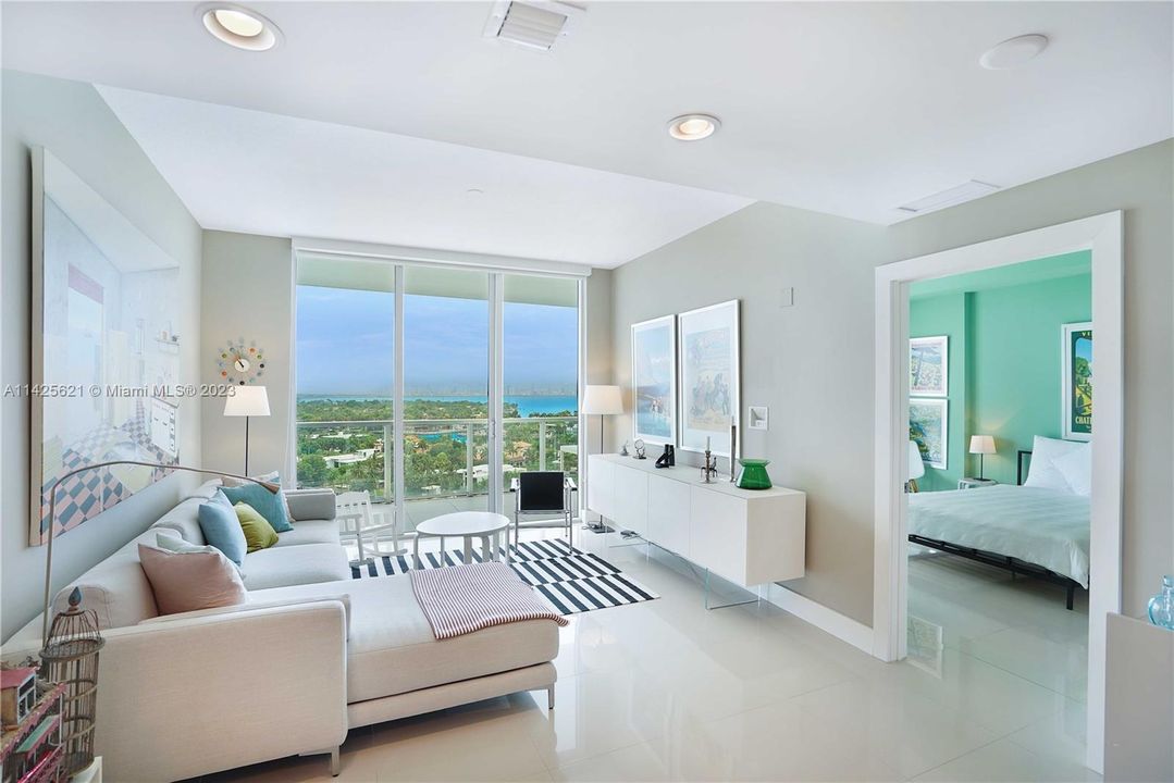 Недавно продано: $975,000 (2 спален, 2 ванн, 938 Квадратных фут)