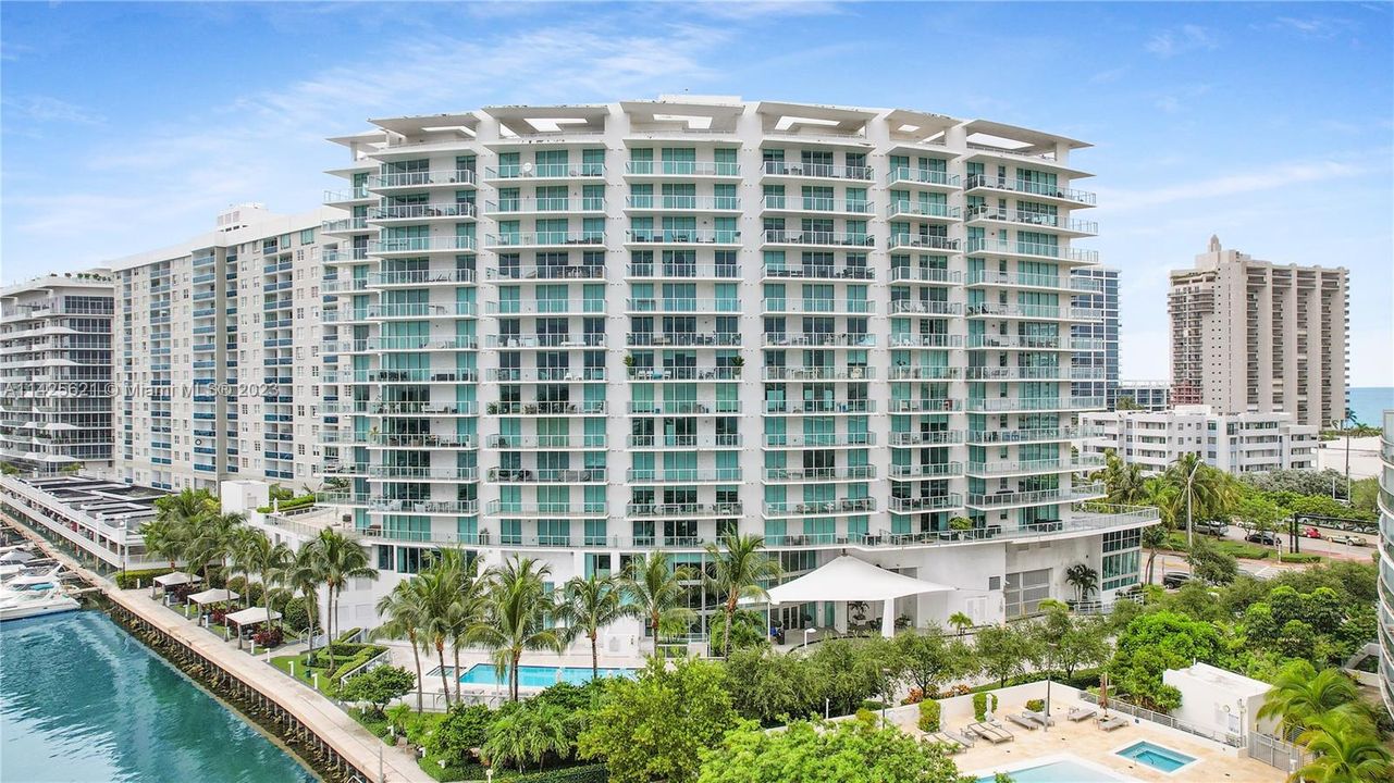 Недавно продано: $975,000 (2 спален, 2 ванн, 938 Квадратных фут)