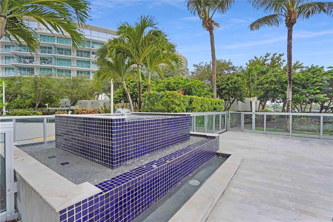 Недавно продано: $975,000 (2 спален, 2 ванн, 938 Квадратных фут)