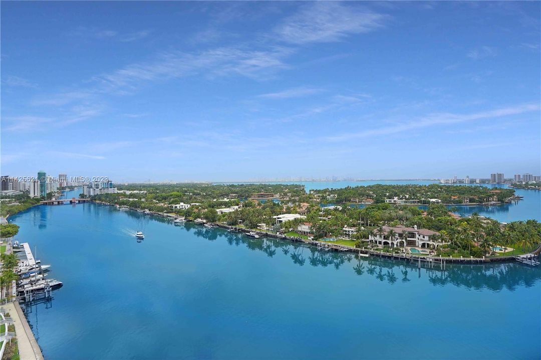 Недавно продано: $975,000 (2 спален, 2 ванн, 938 Квадратных фут)