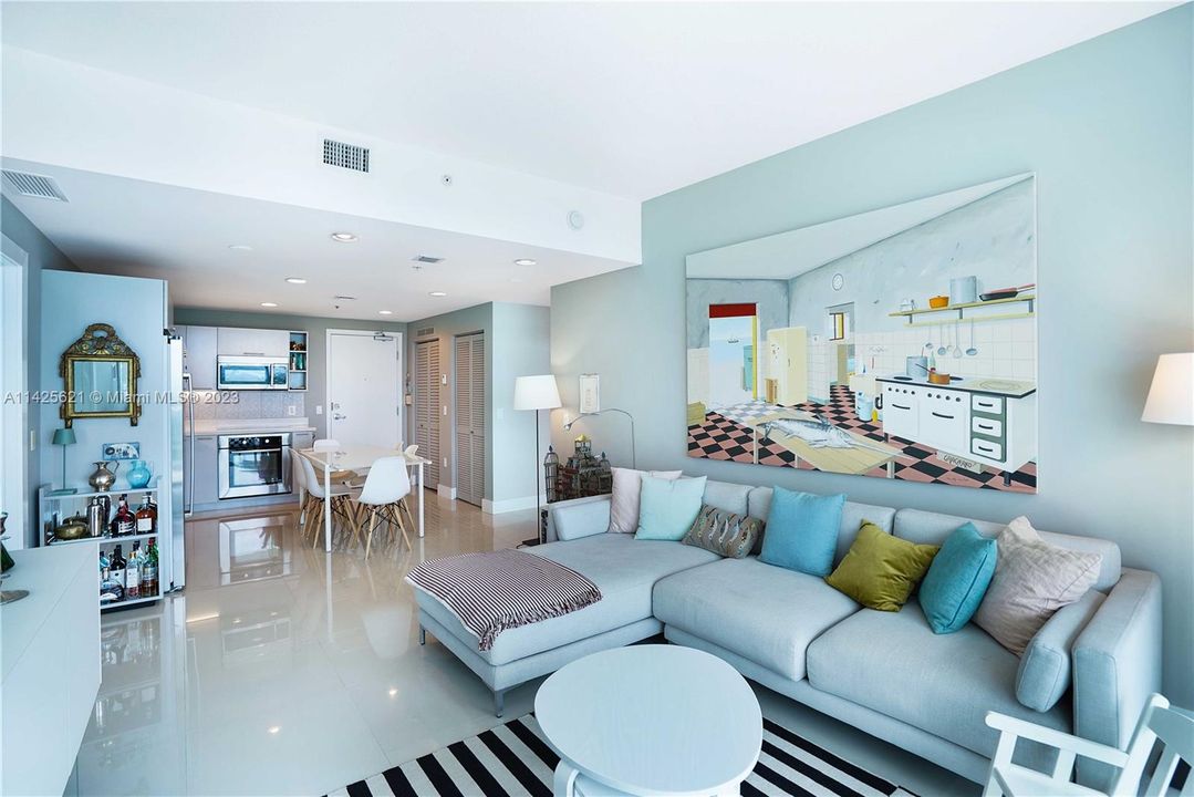 Недавно продано: $975,000 (2 спален, 2 ванн, 938 Квадратных фут)