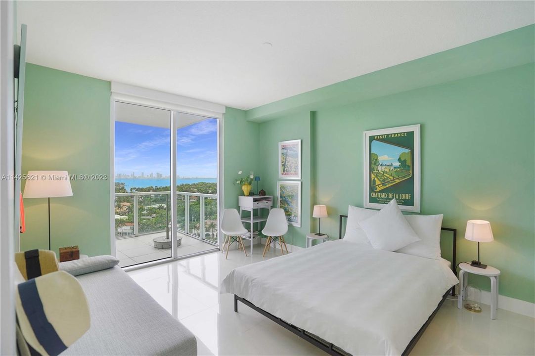 Недавно продано: $975,000 (2 спален, 2 ванн, 938 Квадратных фут)