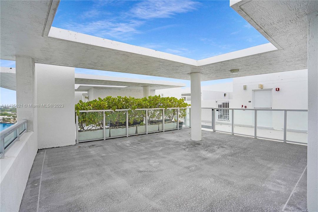 Недавно продано: $975,000 (2 спален, 2 ванн, 938 Квадратных фут)