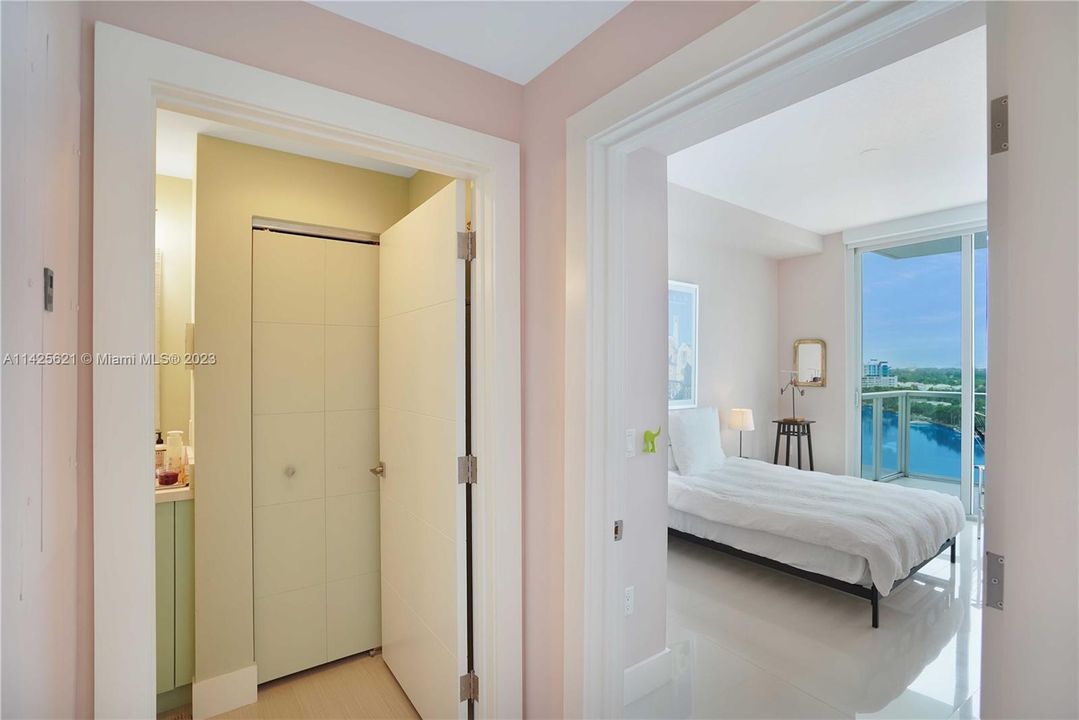 Недавно продано: $975,000 (2 спален, 2 ванн, 938 Квадратных фут)