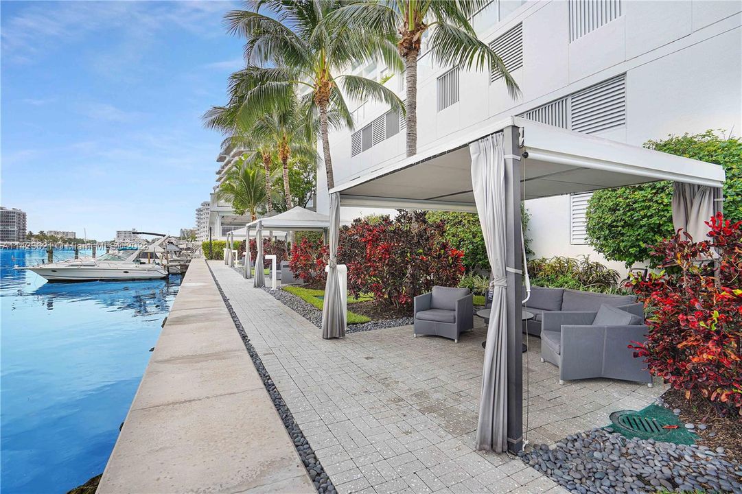 Недавно продано: $975,000 (2 спален, 2 ванн, 938 Квадратных фут)