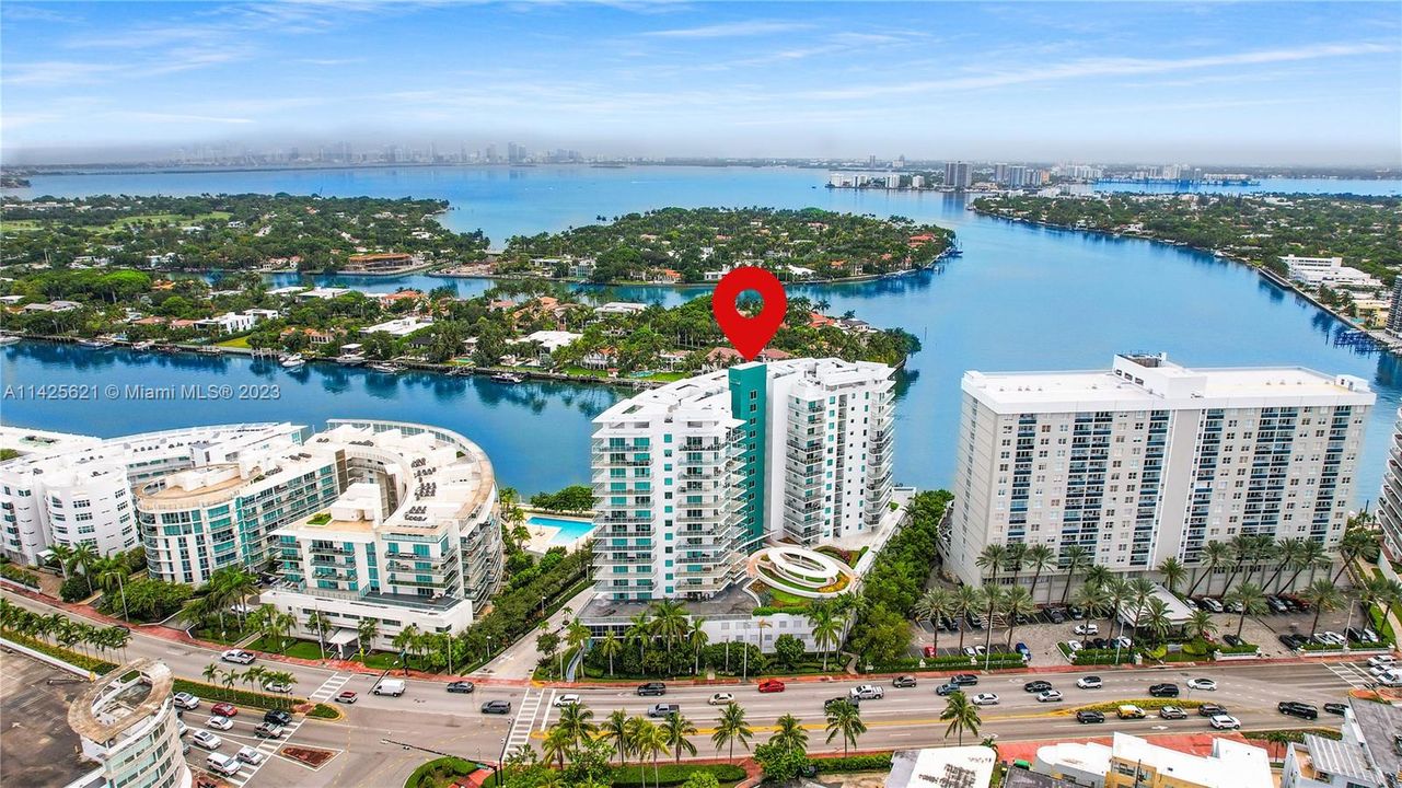 Недавно продано: $975,000 (2 спален, 2 ванн, 938 Квадратных фут)