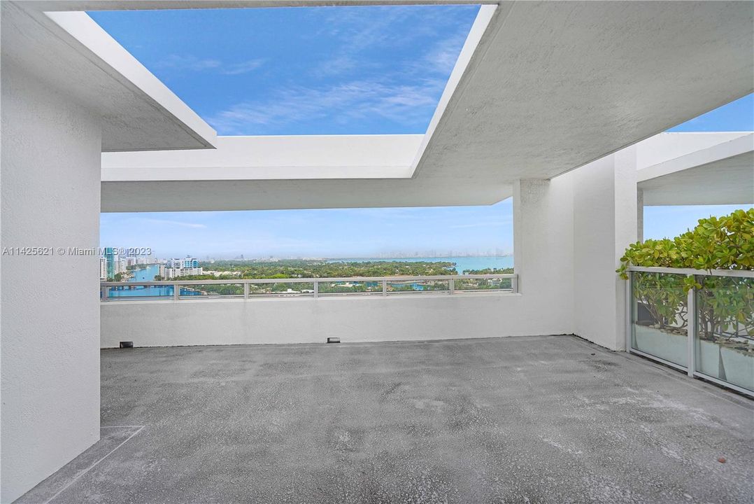 Недавно продано: $975,000 (2 спален, 2 ванн, 938 Квадратных фут)