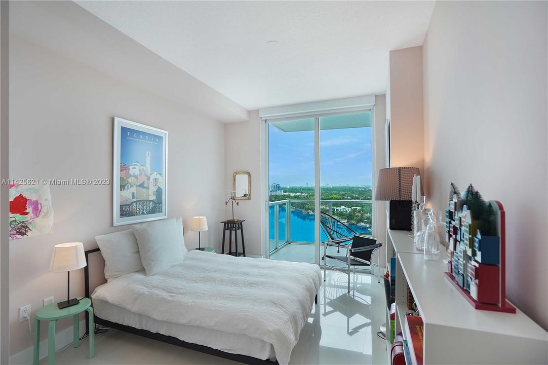 Недавно продано: $975,000 (2 спален, 2 ванн, 938 Квадратных фут)