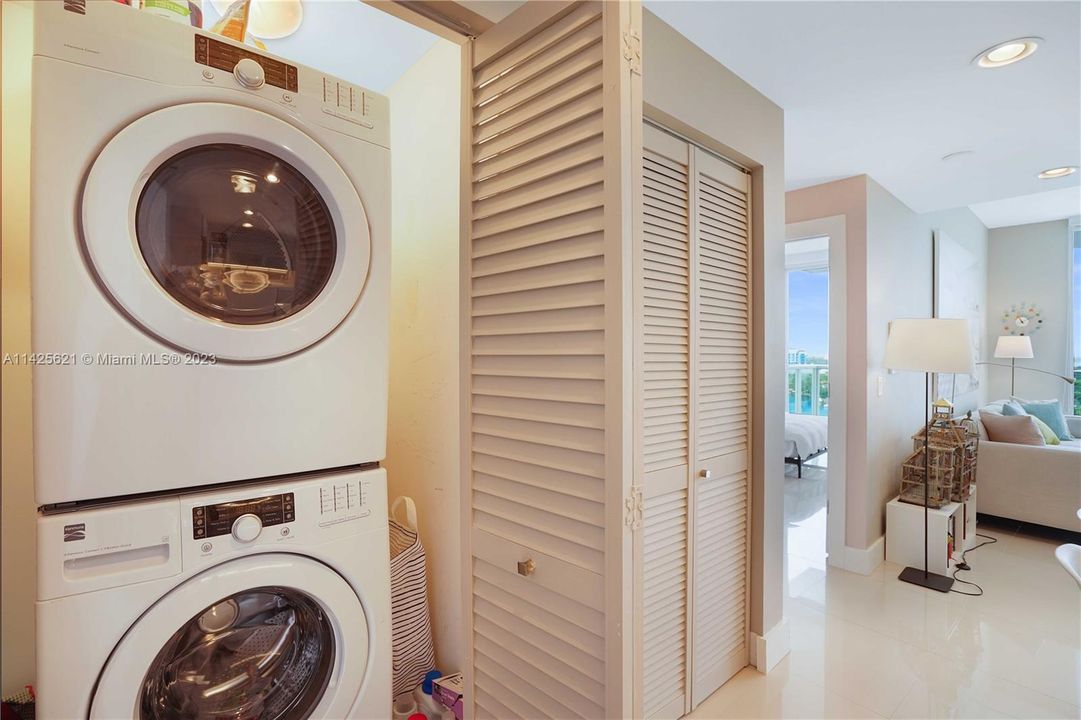 Недавно продано: $975,000 (2 спален, 2 ванн, 938 Квадратных фут)