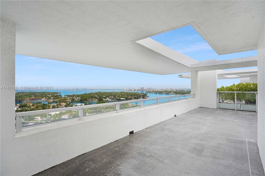 Недавно продано: $975,000 (2 спален, 2 ванн, 938 Квадратных фут)