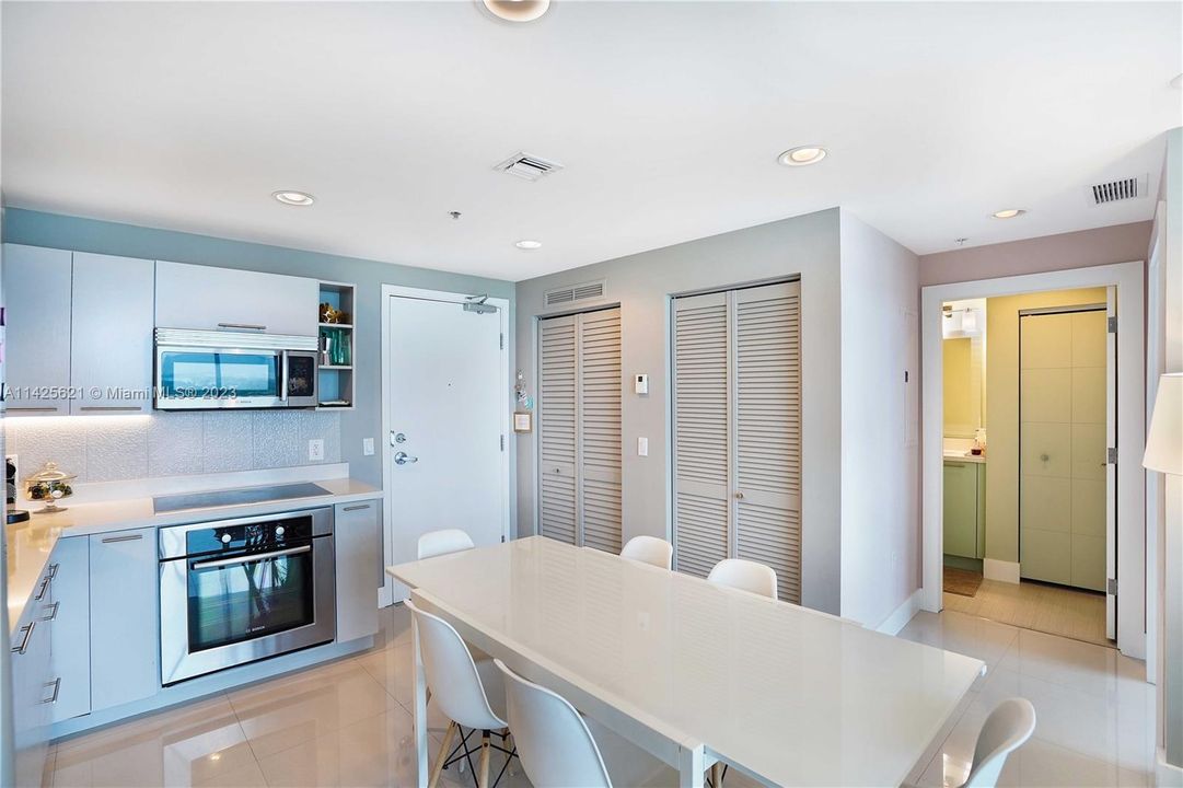 Недавно продано: $975,000 (2 спален, 2 ванн, 938 Квадратных фут)