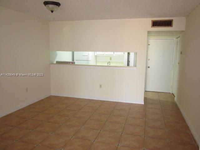 Recently Rented: $2,200 (2 beds, 2 baths, 900 Square Feet)