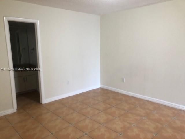 Recently Rented: $2,200 (2 beds, 2 baths, 900 Square Feet)