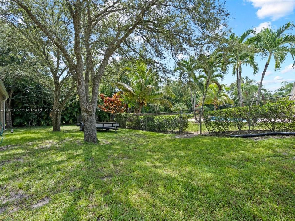 Recently Sold: $900,000 (3 beds, 2 baths, 1909 Square Feet)