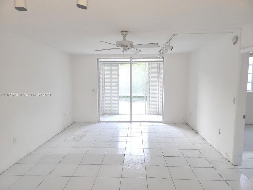 Recently Sold: $142,000 (1 beds, 1 baths, 768 Square Feet)